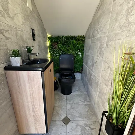 B&B Rooms ゲストハウス Zgorigrad