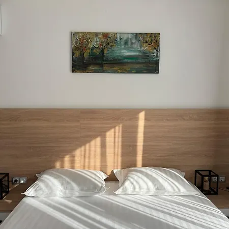 B&B Rooms ゲストハウス *